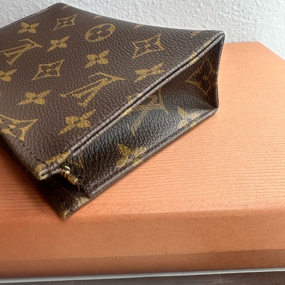 Louis Vuitton Brown Monogram Poche Toilette 15 Cosmetic Bag - Picture 10 of 12